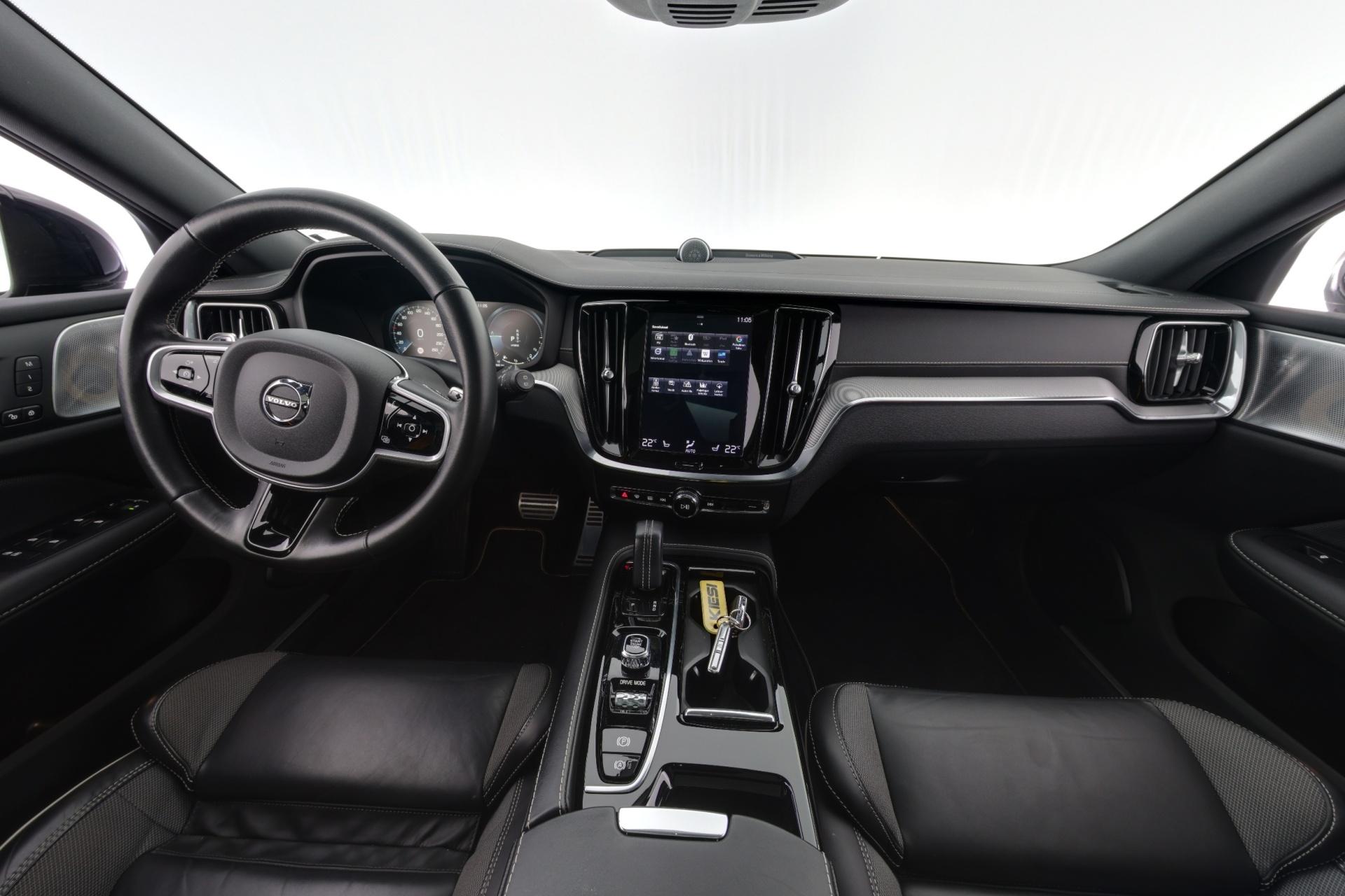 VOLVO V60 2020