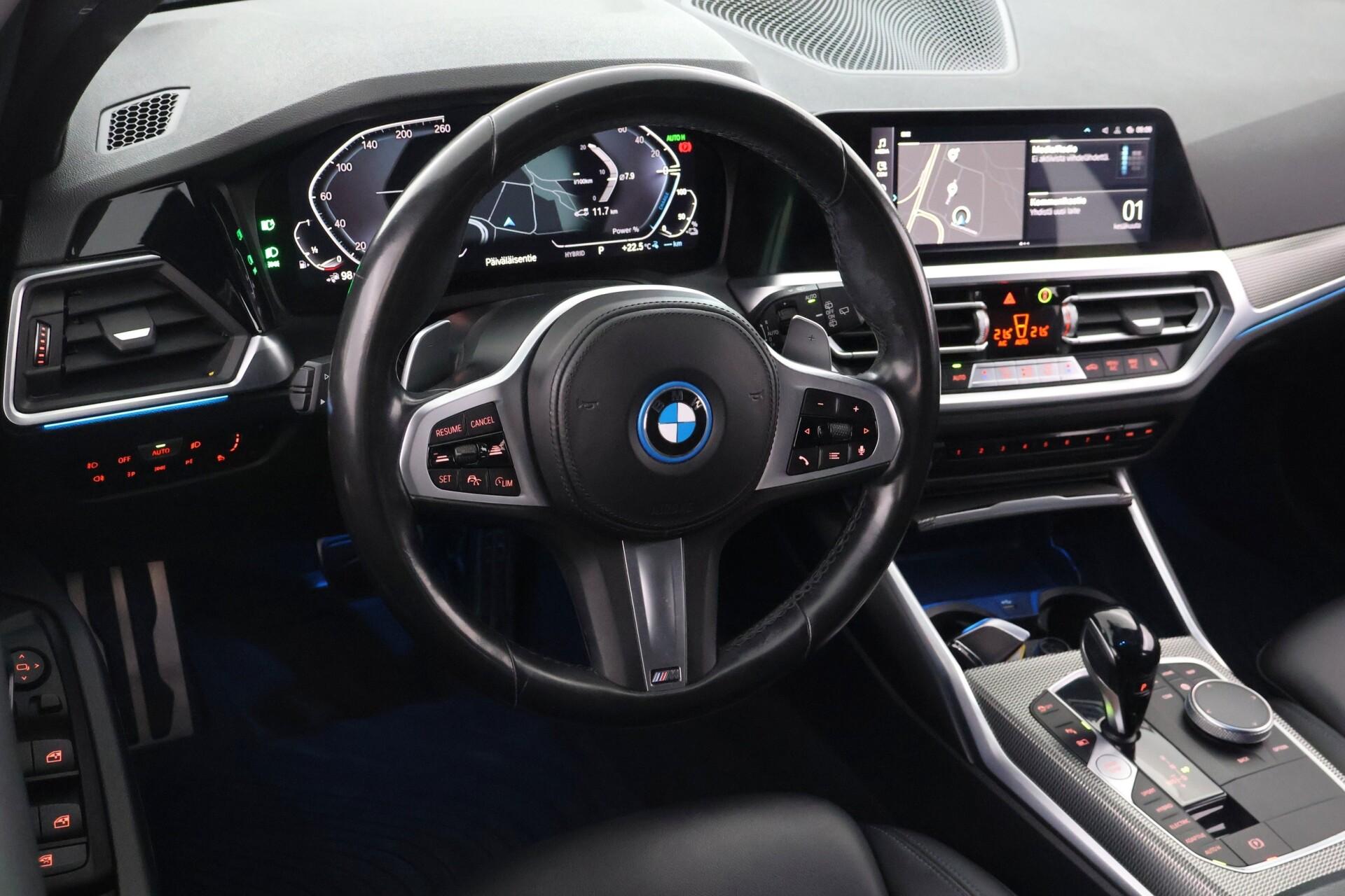 BMW 330 2022