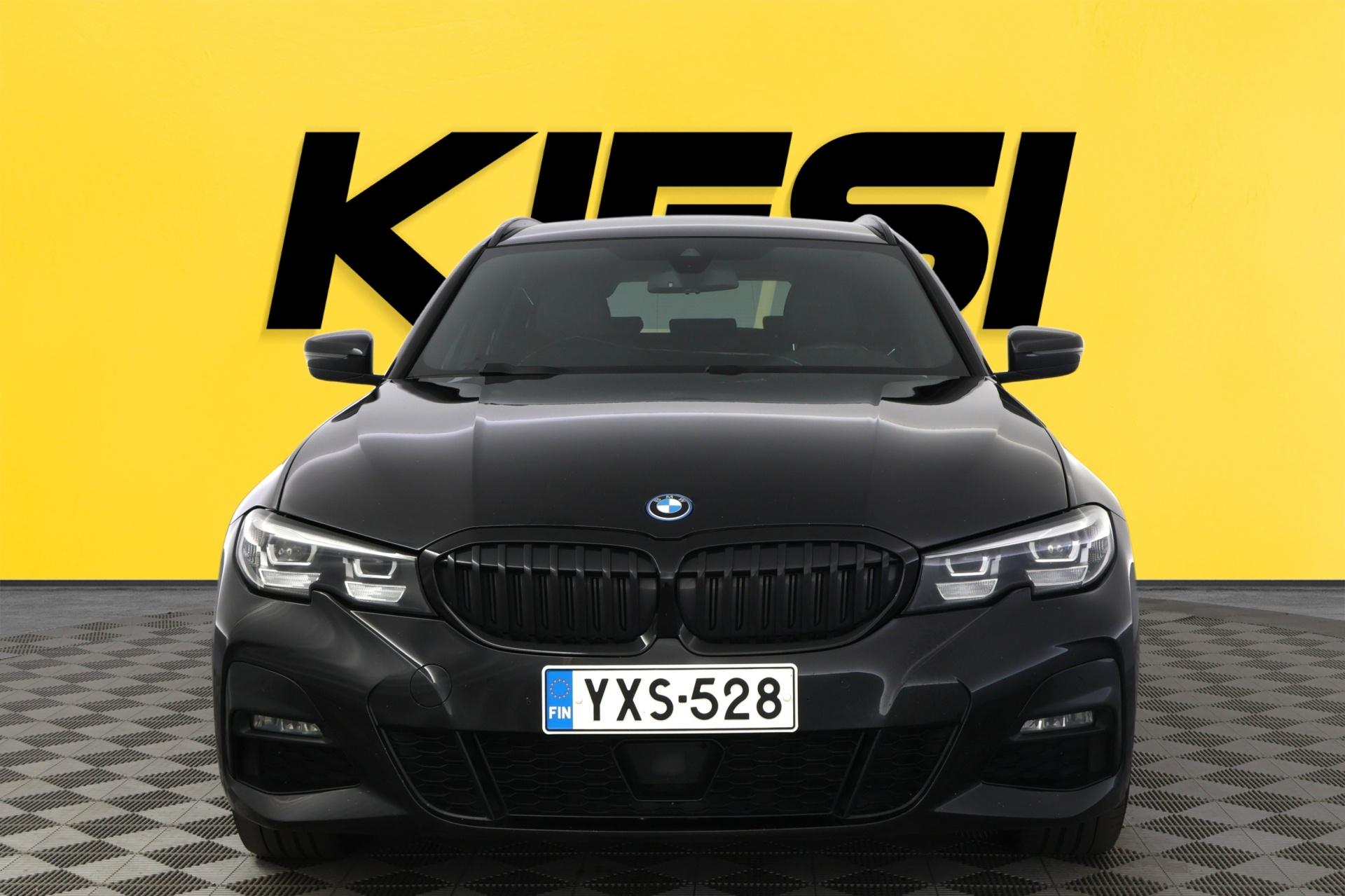 BMW 330 2022