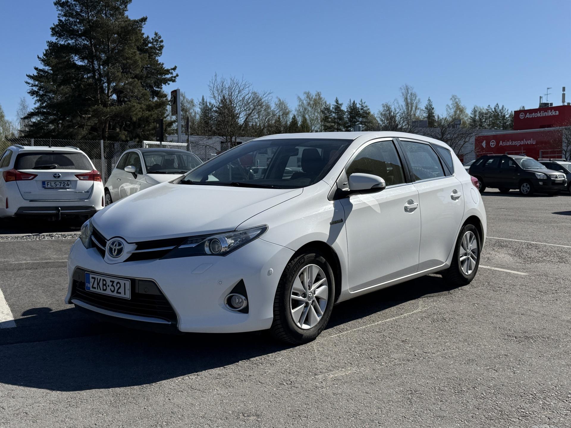 TOYOTA Auris 2013