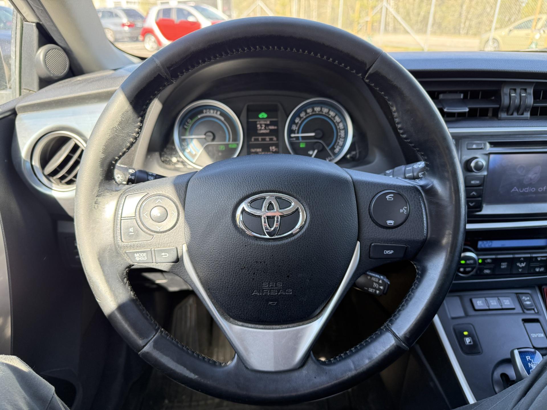 TOYOTA Auris 2013