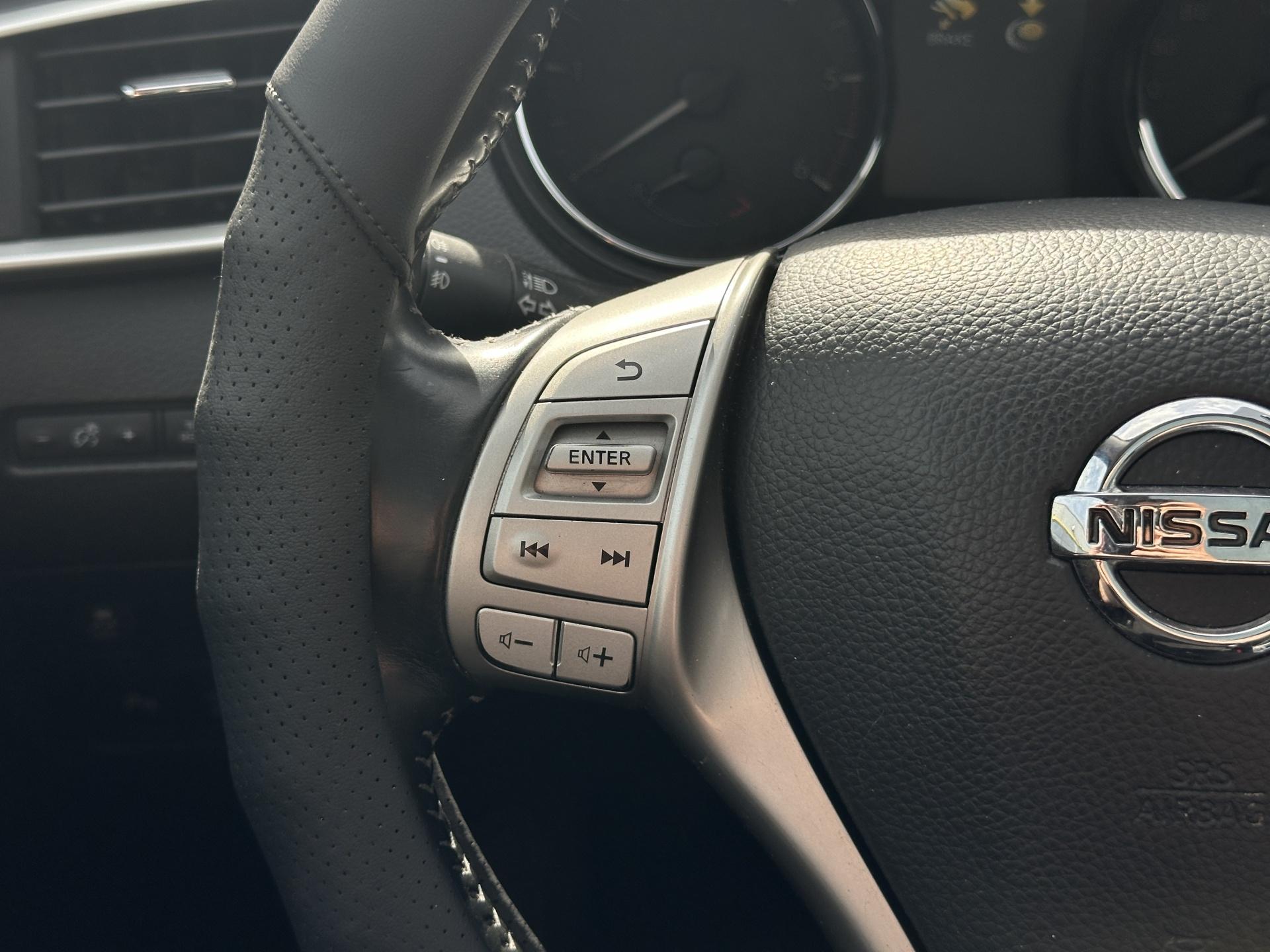 NISSAN Qashqai 2015