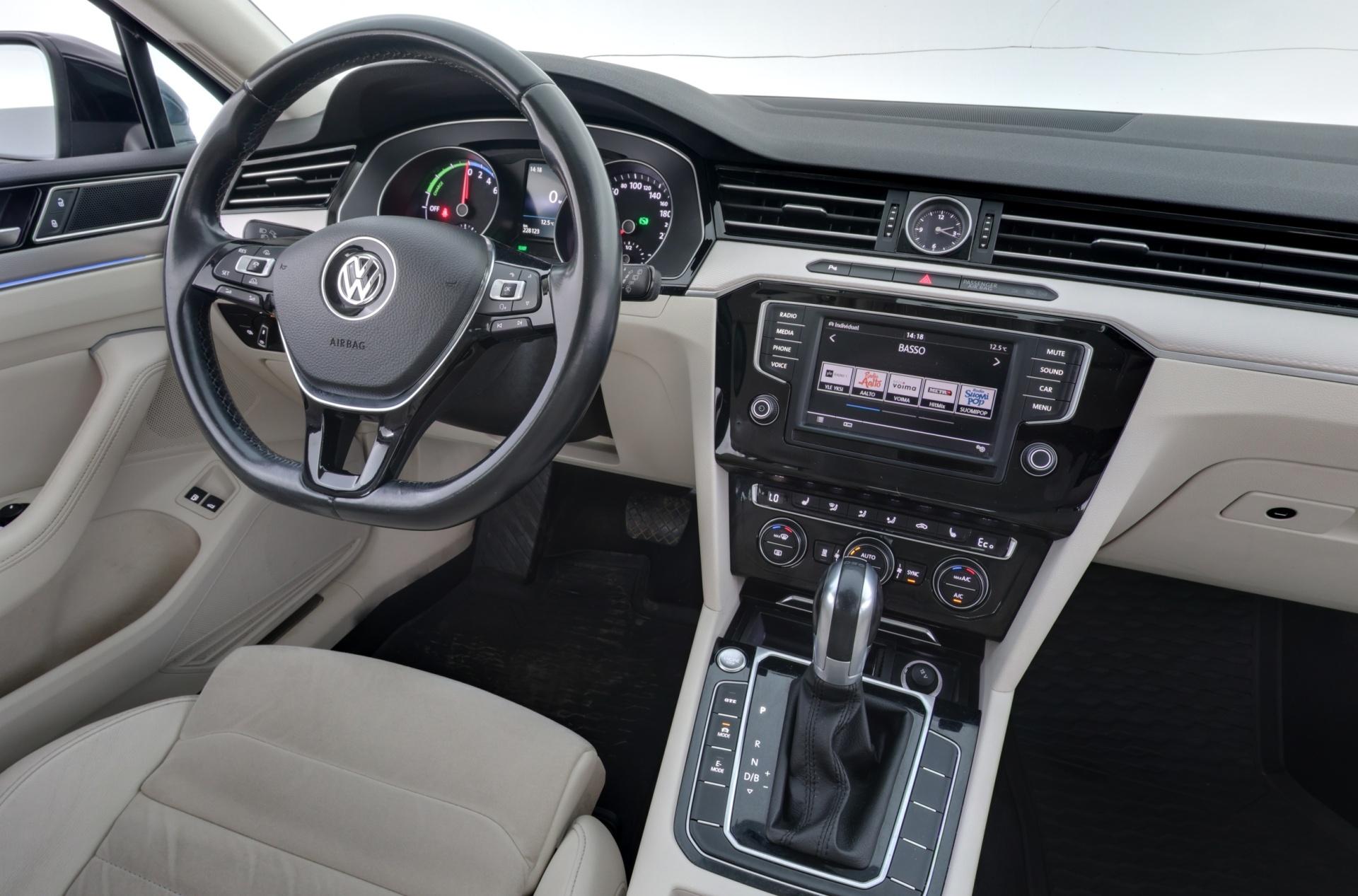 VOLKSWAGEN Passat 2017