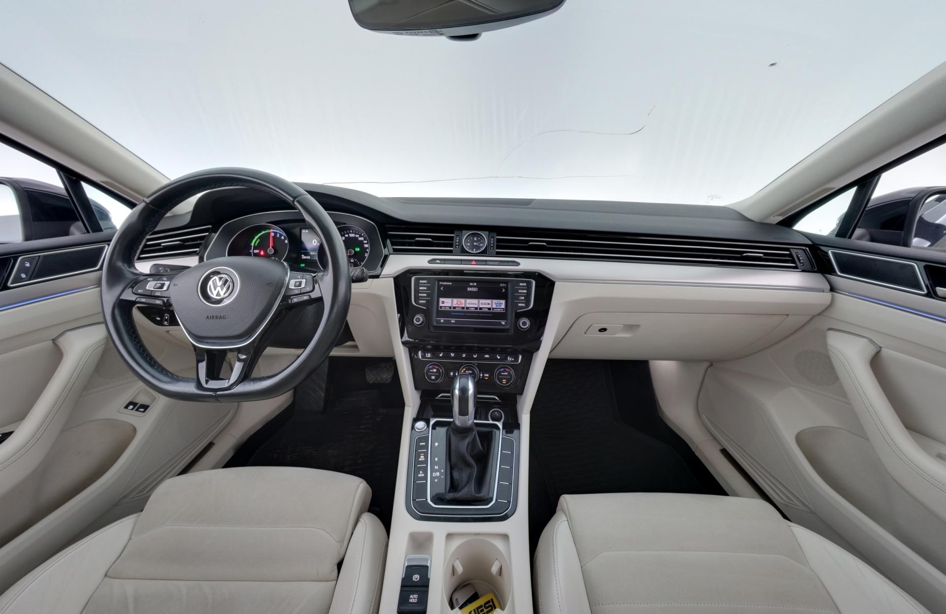 VOLKSWAGEN Passat 2017