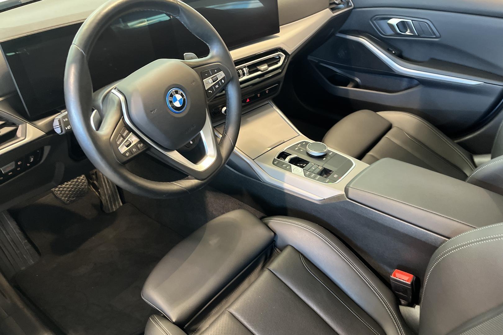 BMW 330 2024