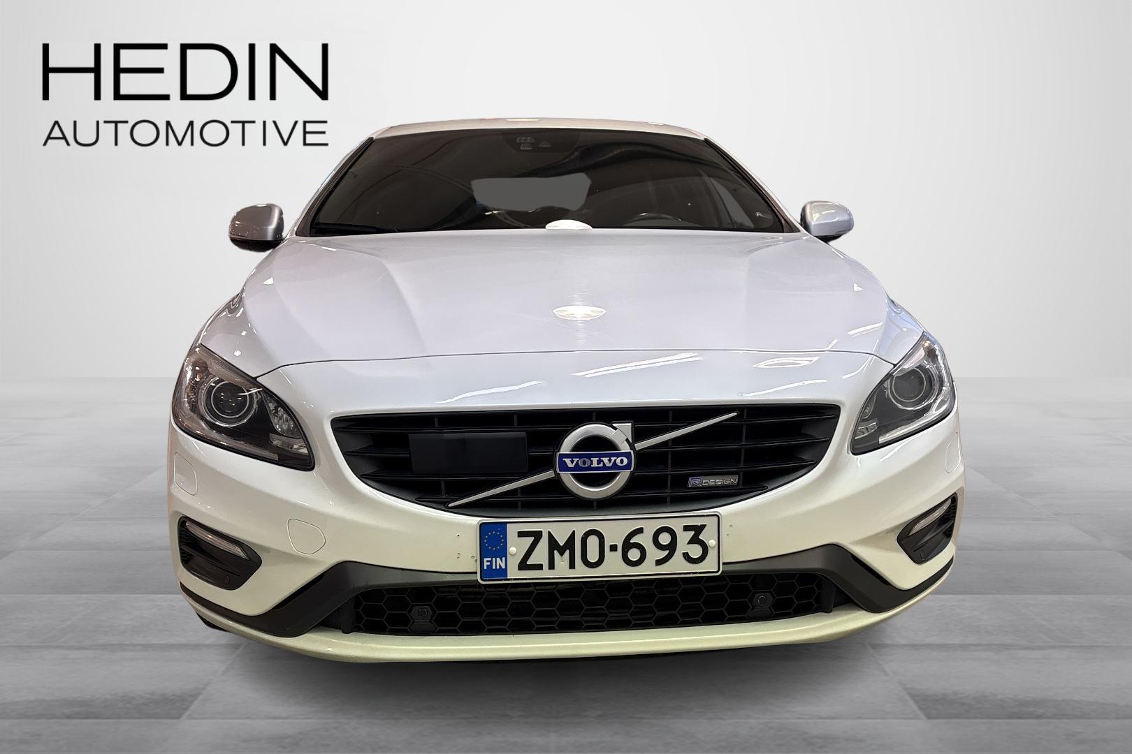 VOLVO V60 2015