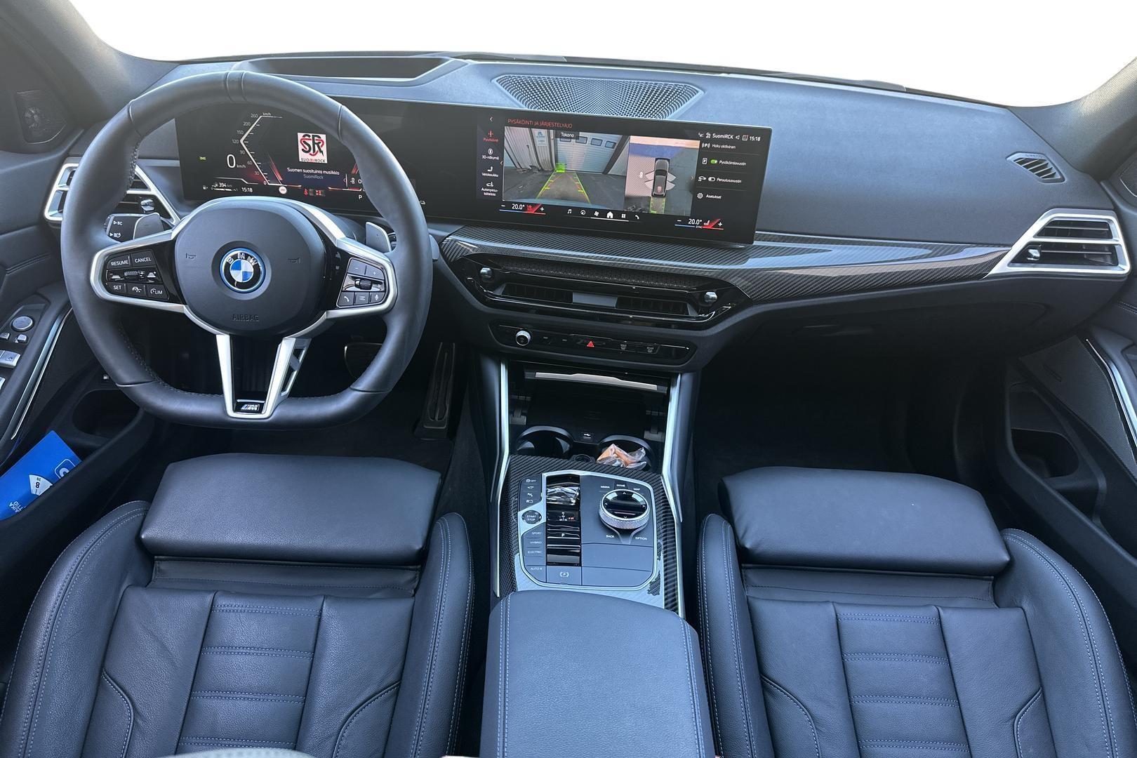 BMW 330 2025
