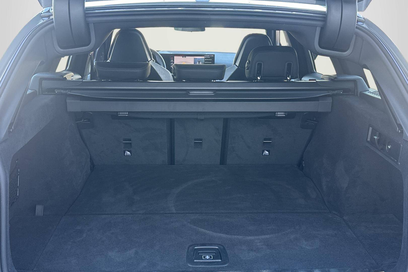 BMW 330 2025
