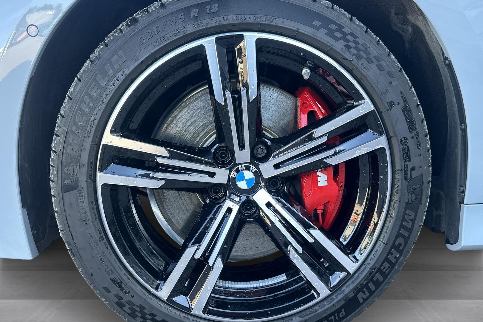 BMW 330 2025