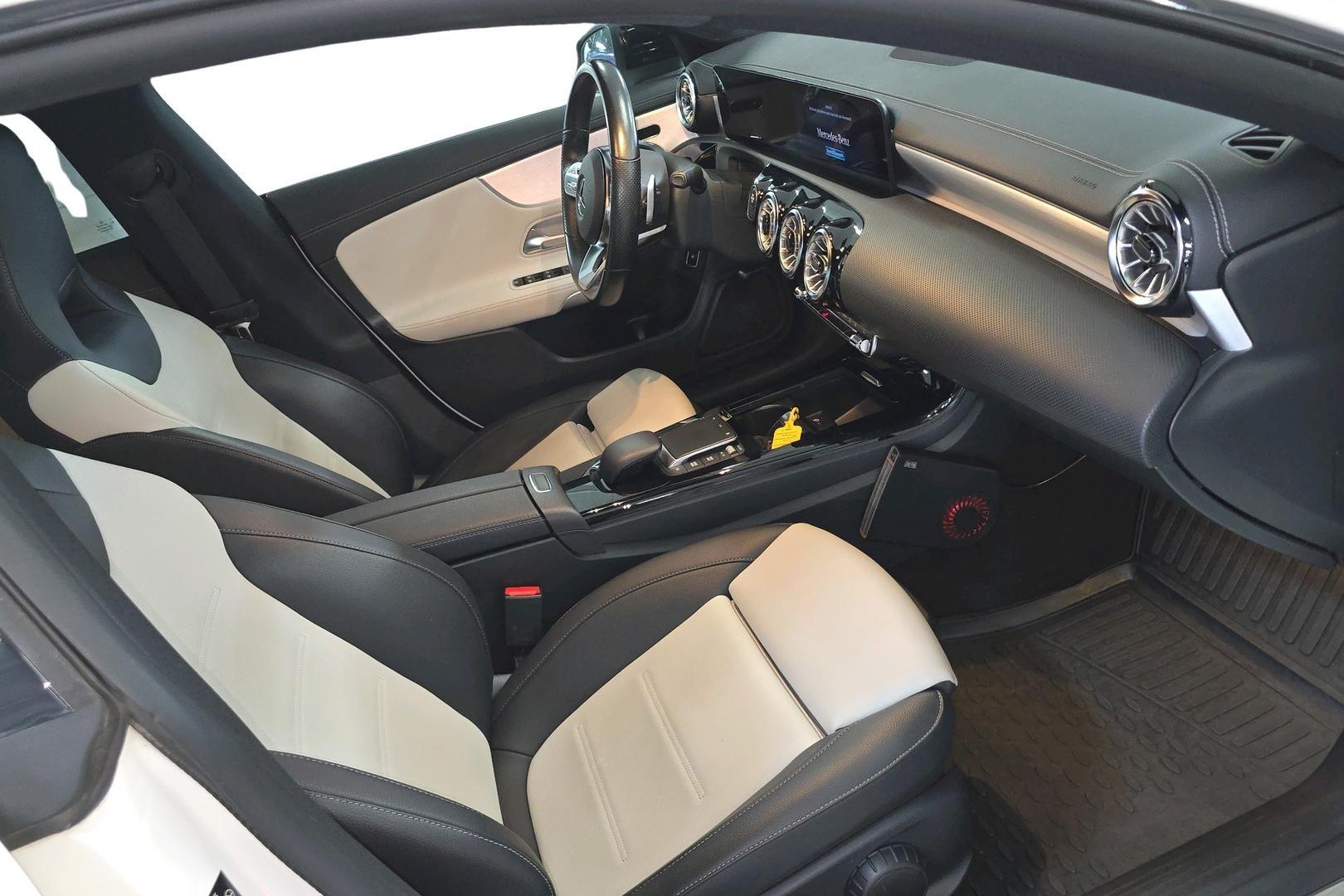 Mercedes-Benz CLA 12