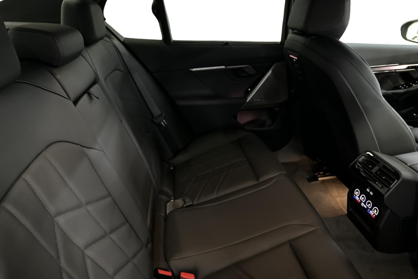BMW i5 11