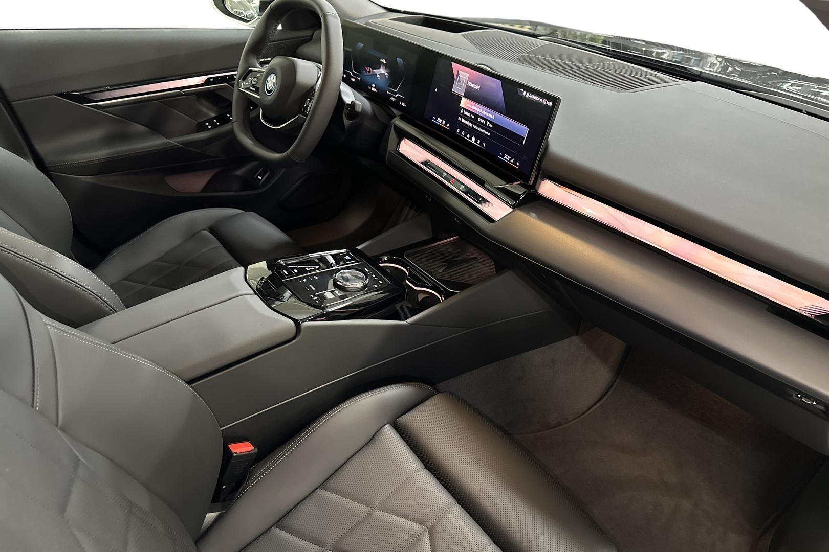 BMW i5 12