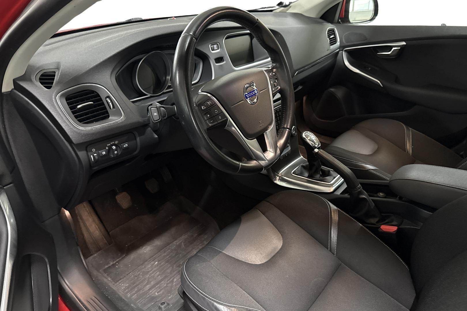 Volvo V40 2014
