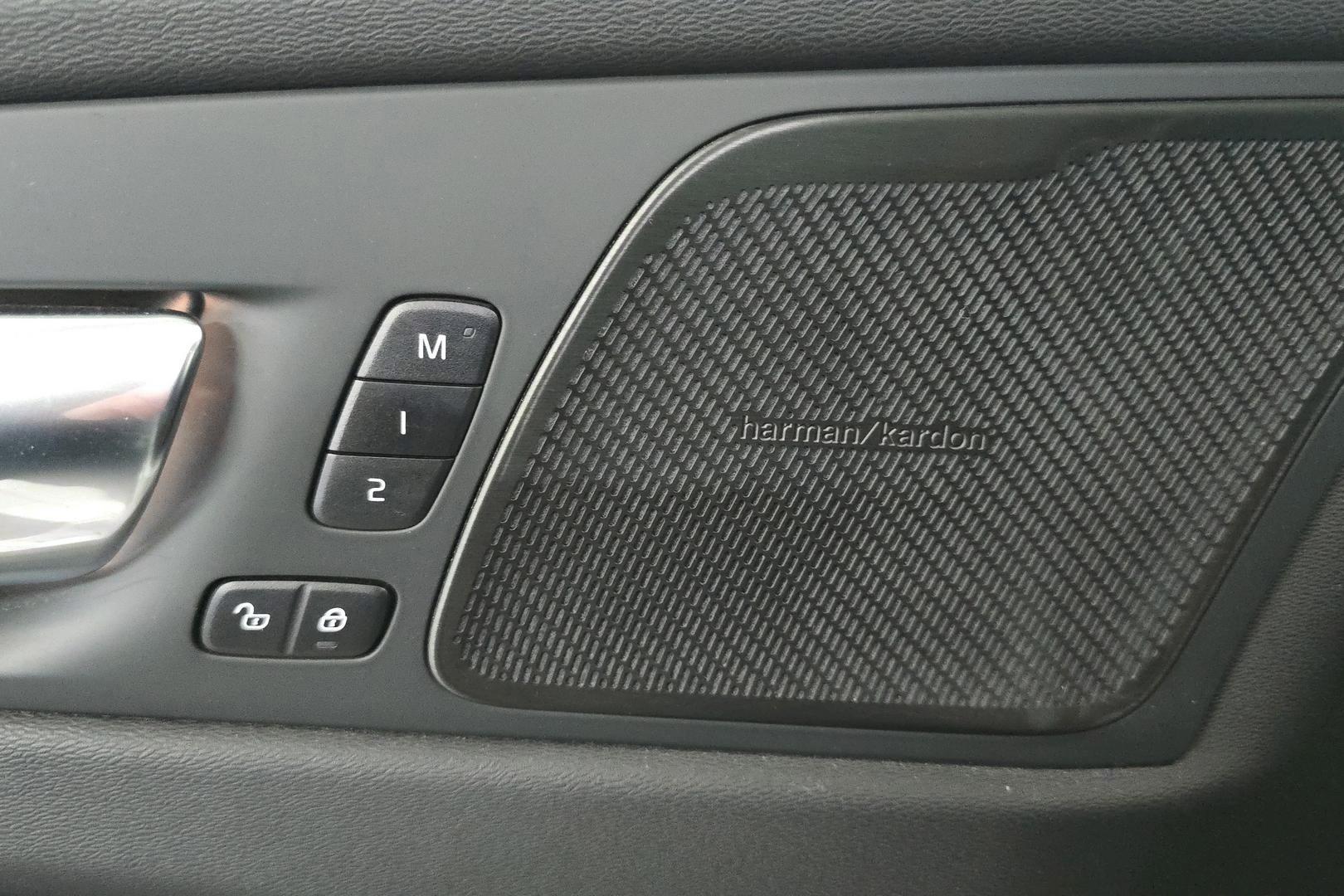 VOLVO XC60 2021