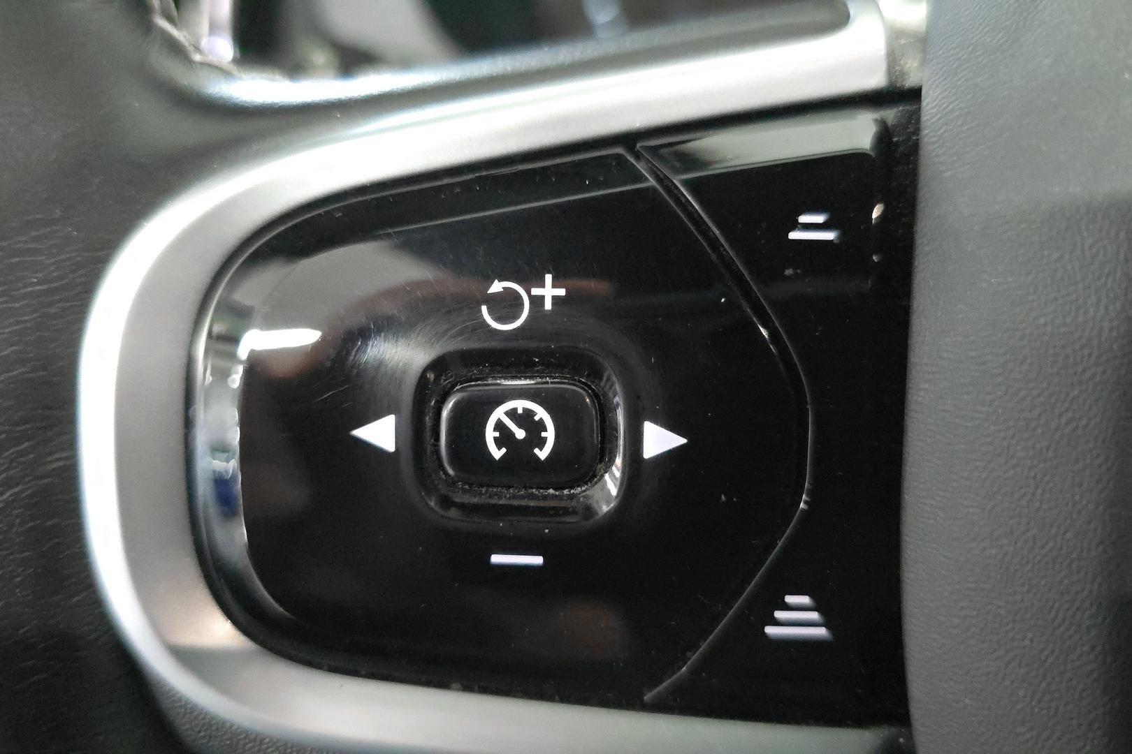 VOLVO XC60 2021