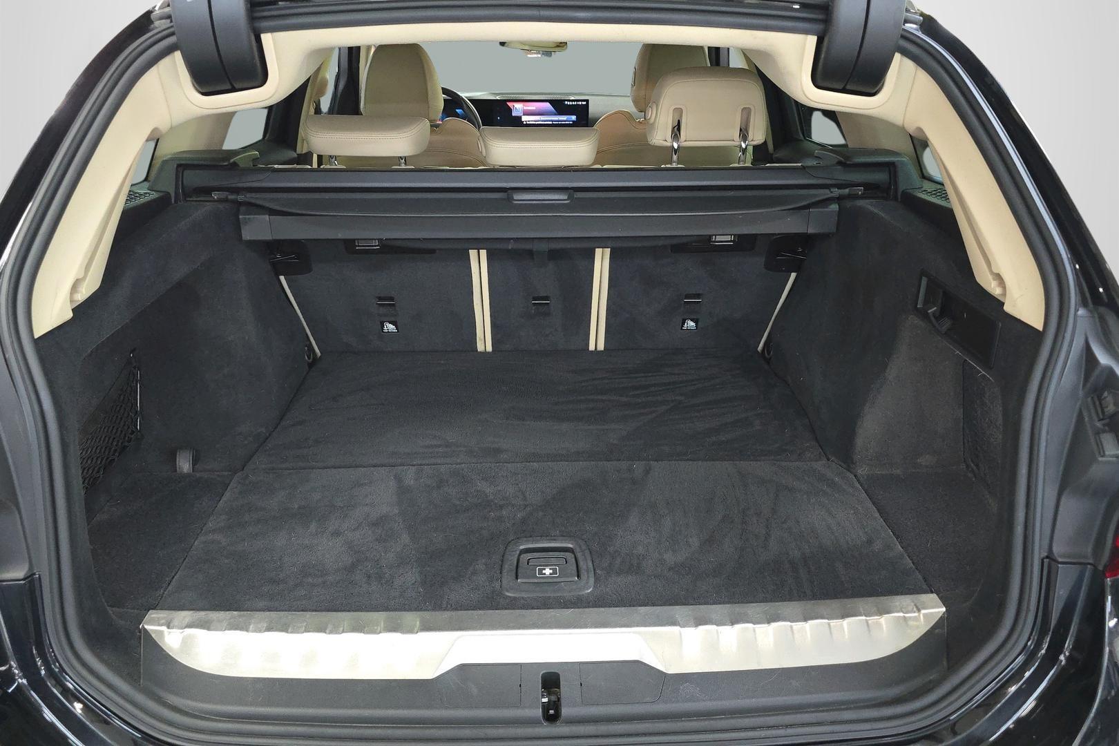 BMW 330 2023