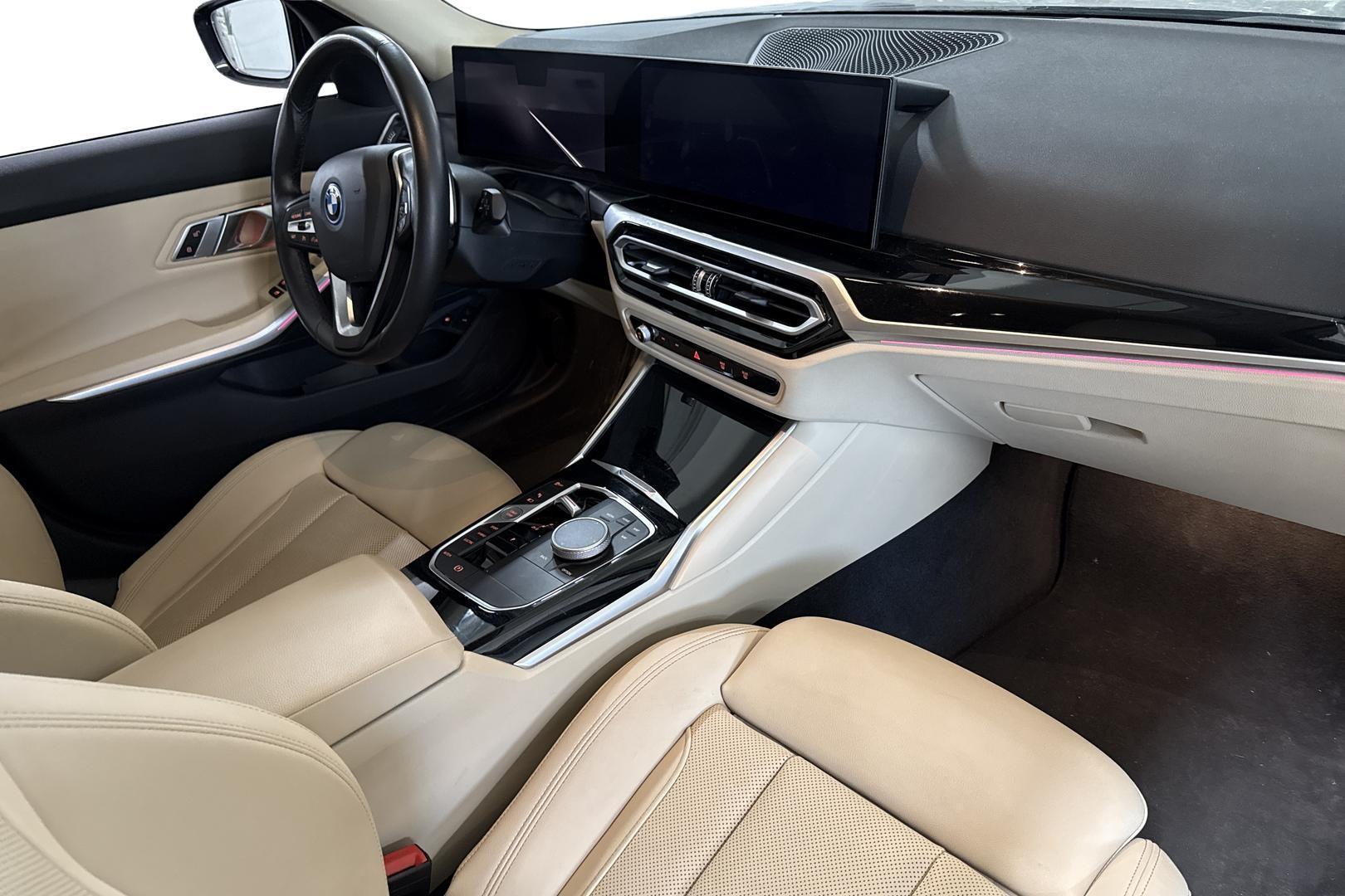 BMW 330 2023
