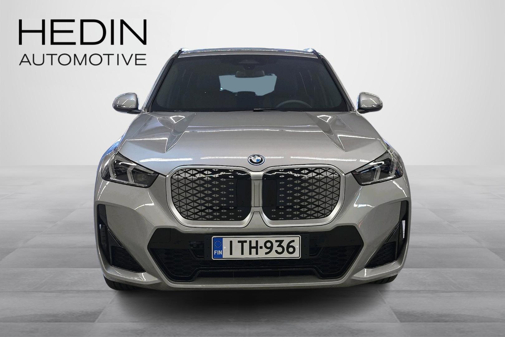 BMW iX1 8