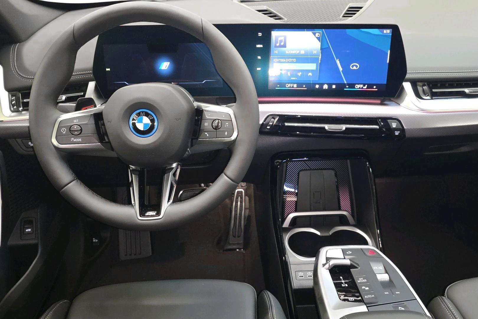 BMW iX1 12