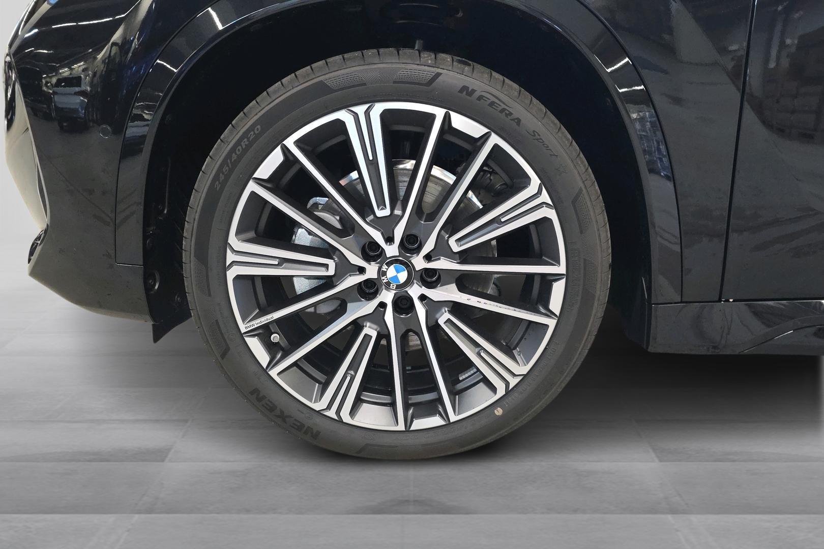 BMW iX1 21