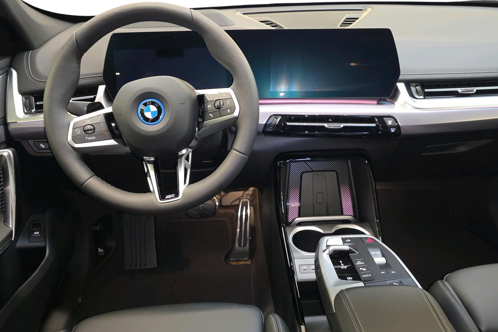 BMW iX1 8