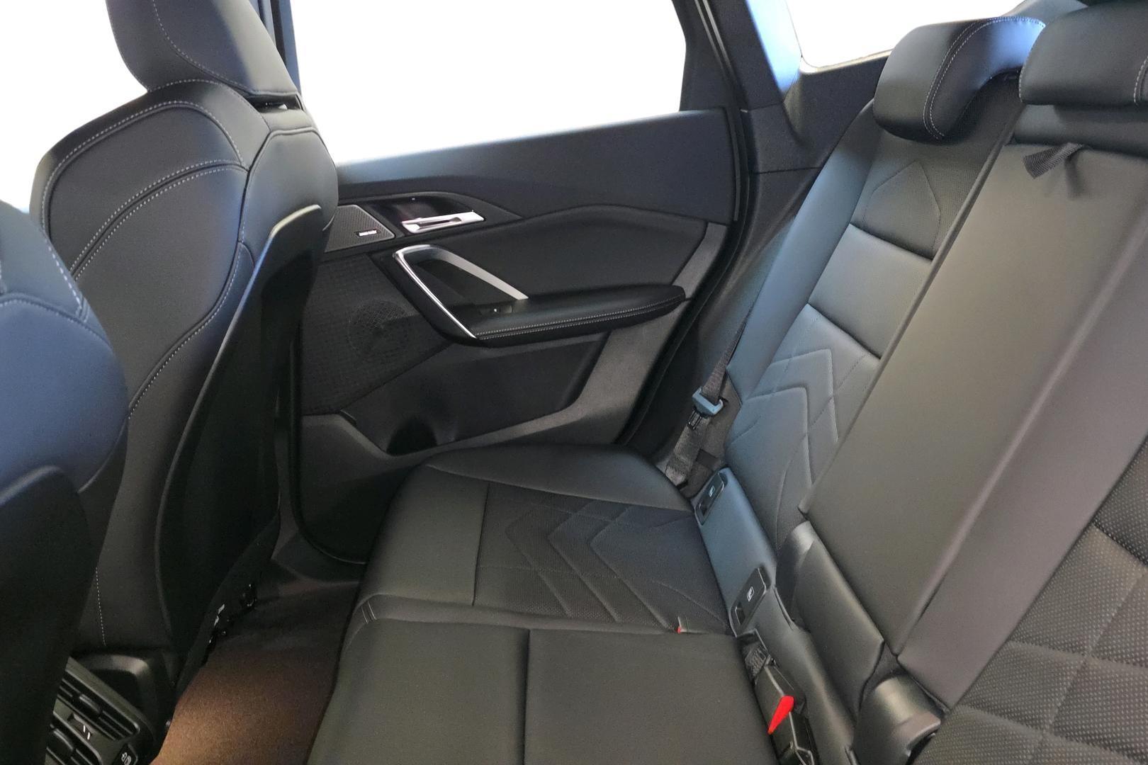BMW iX1 9