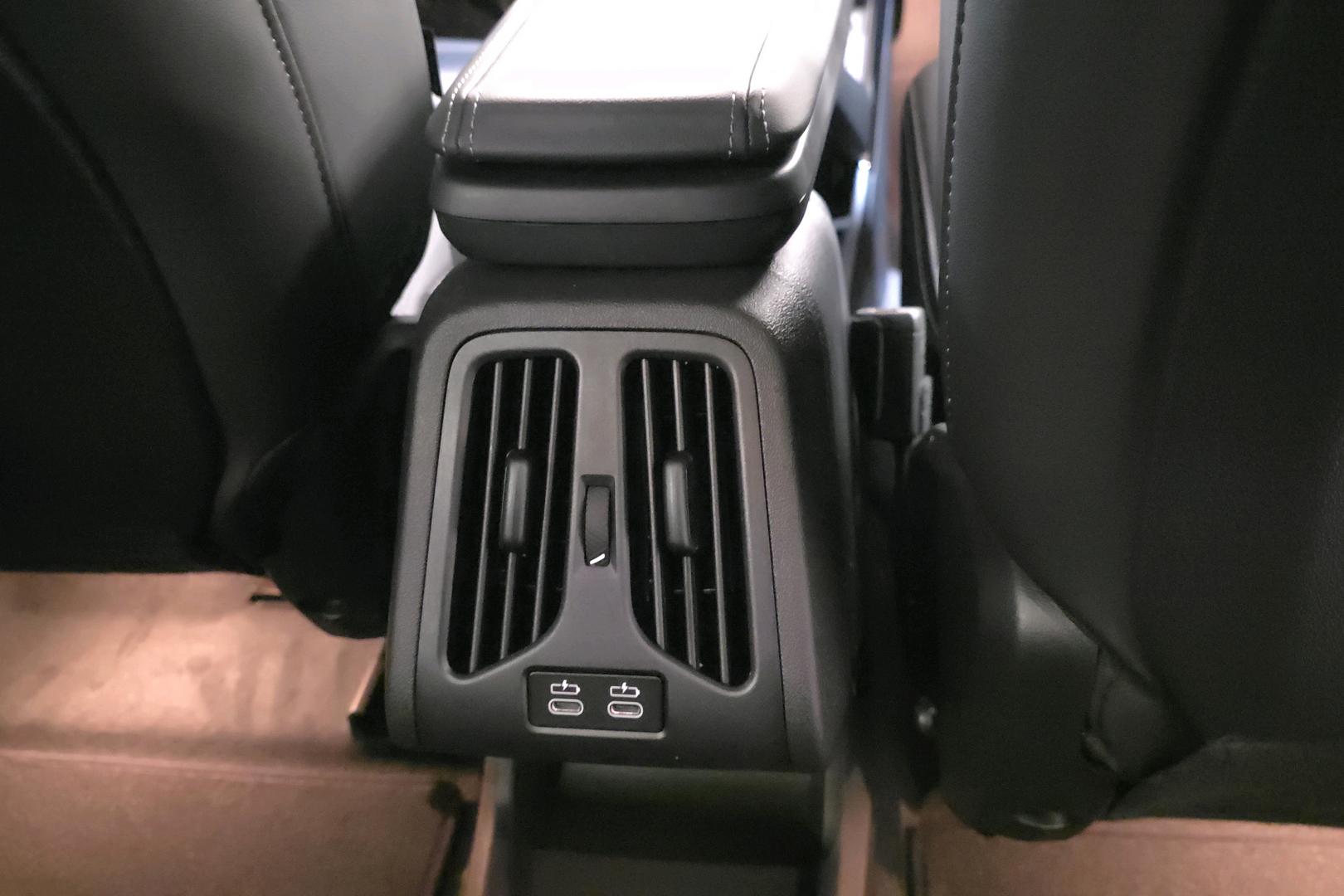 BMW iX1 15