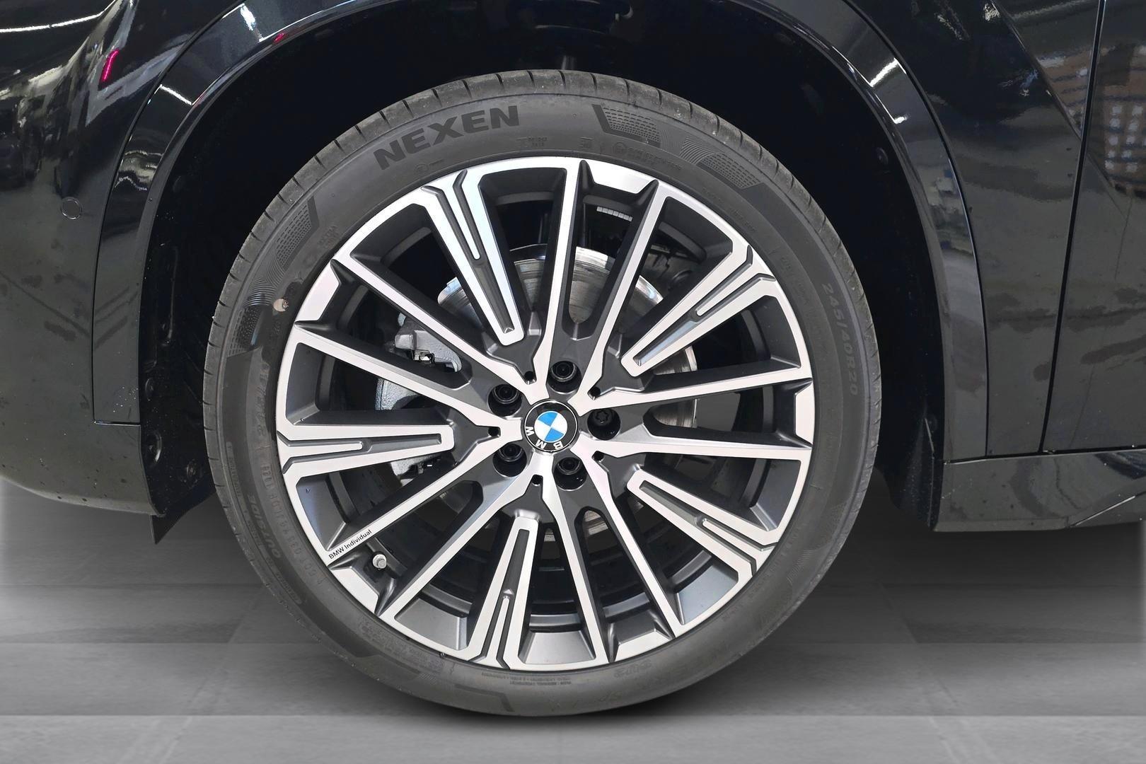 BMW iX1 21