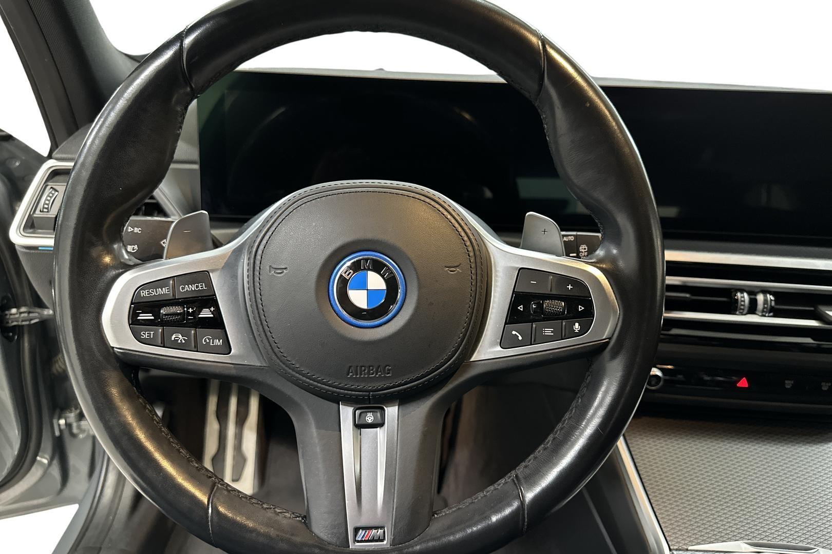 BMW 330 2023