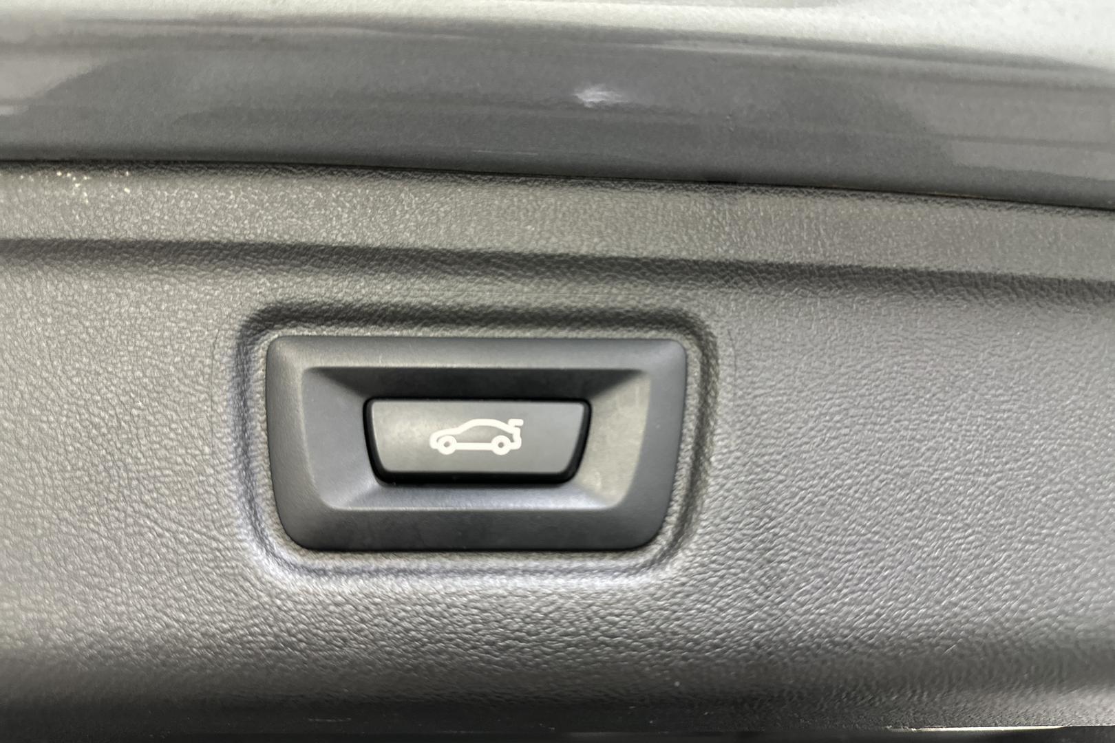 BMW 330 2023