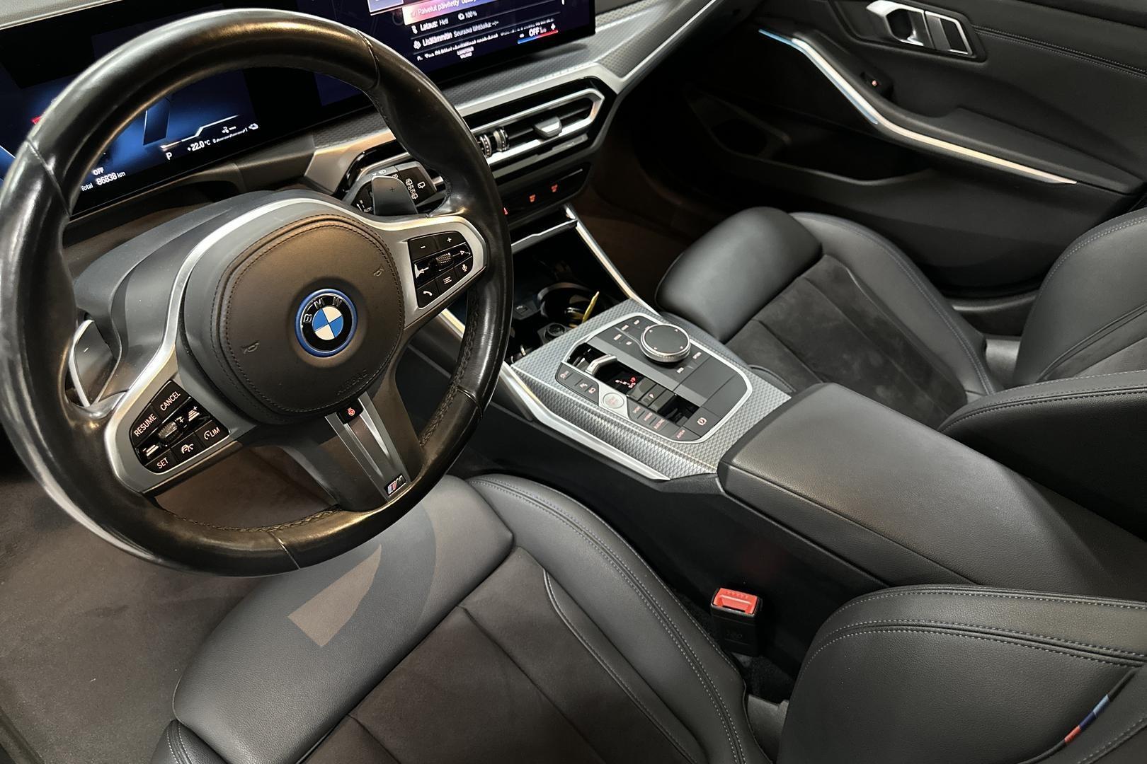 BMW 330 2023