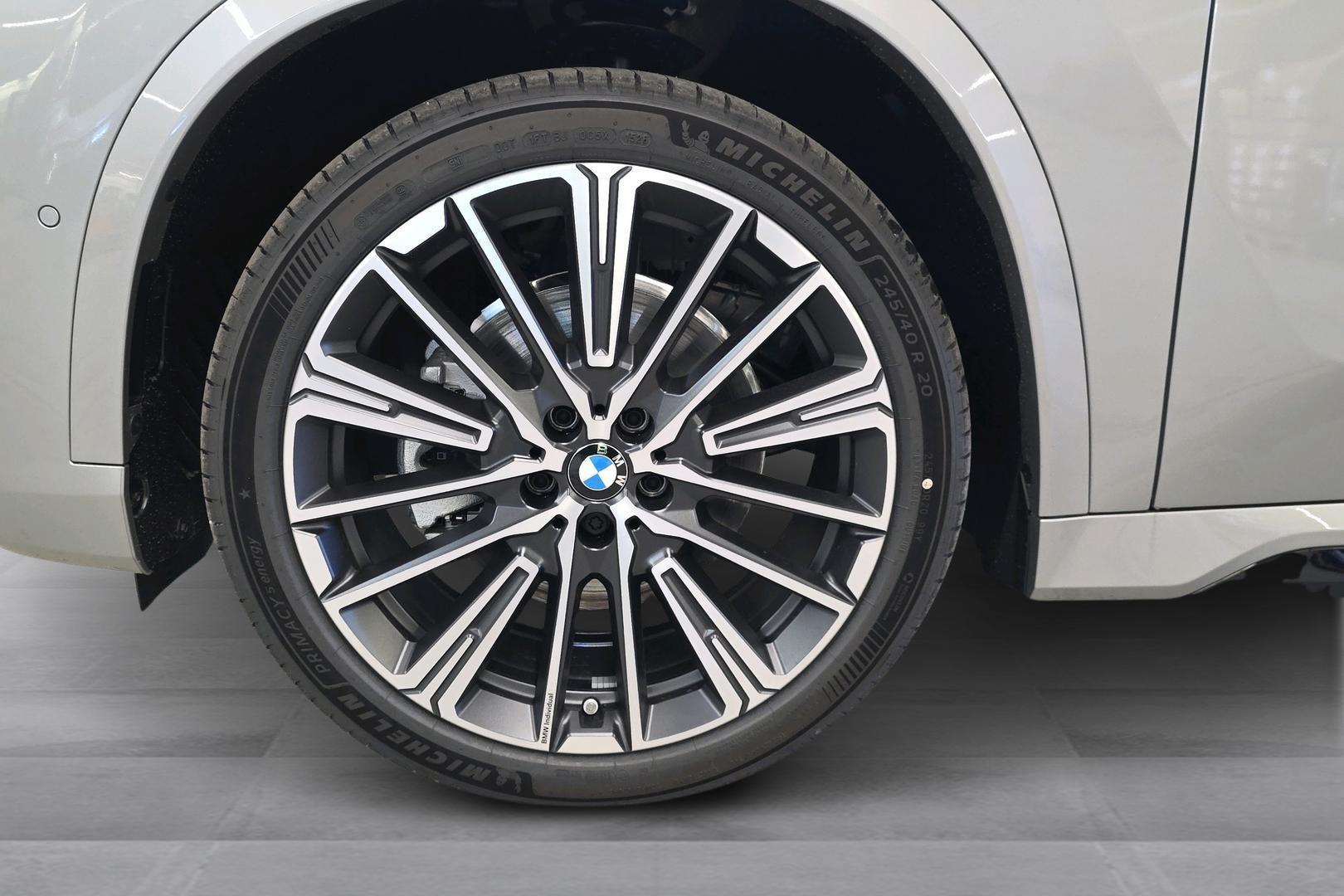BMW iX1 23