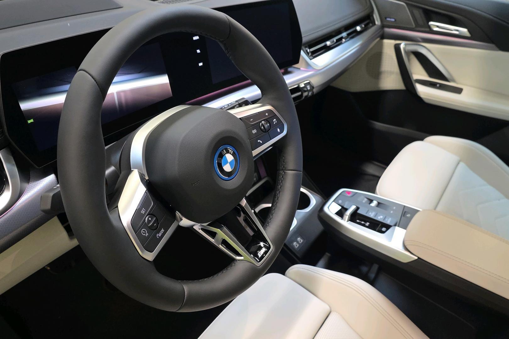 BMW iX1 9