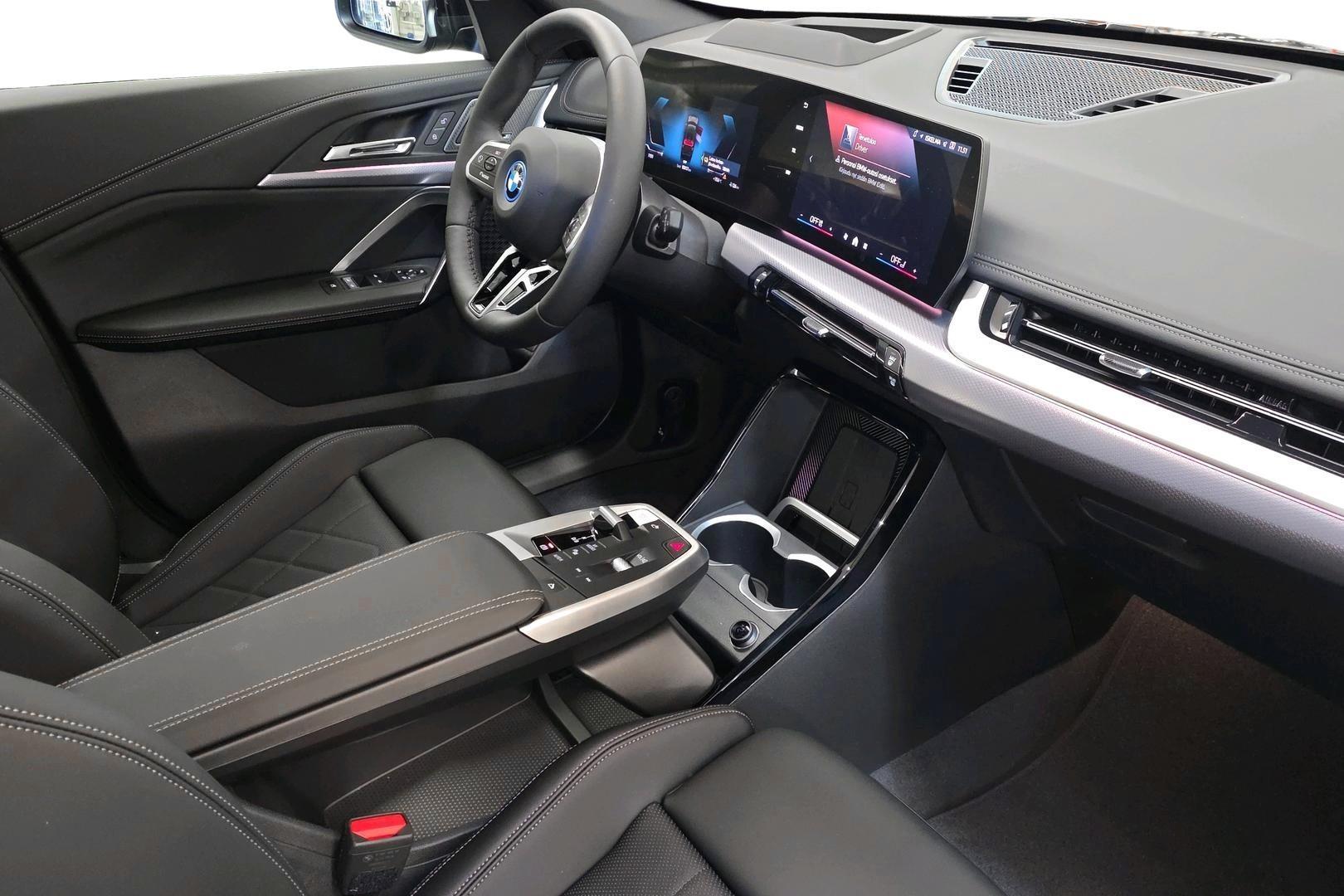 BMW iX1 14