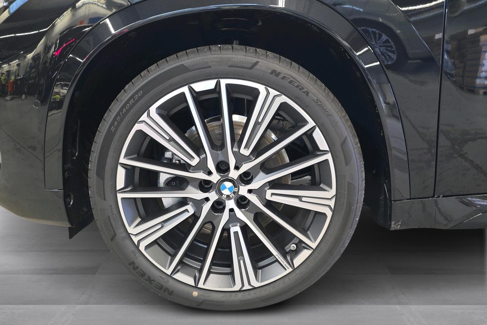 BMW iX1 23