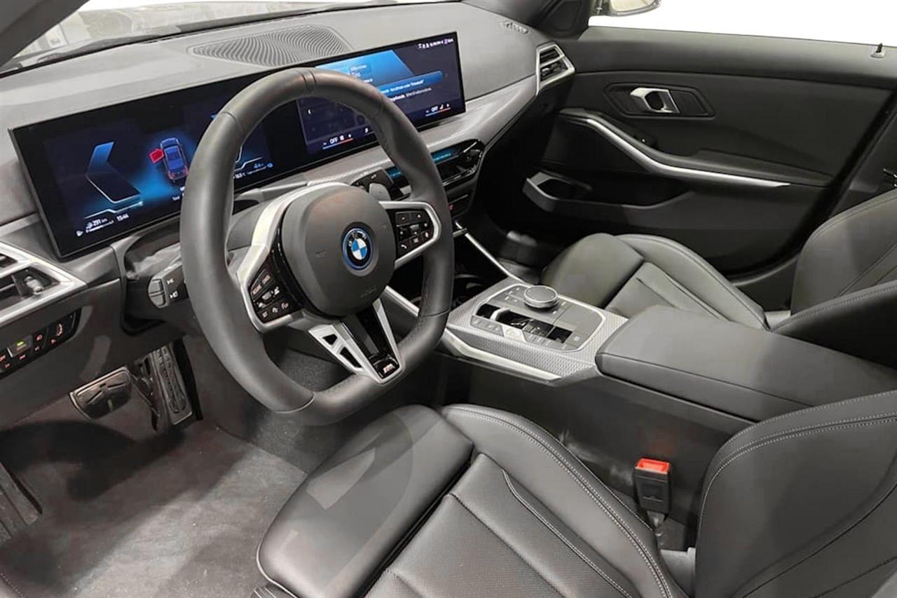 BMW 330 2026