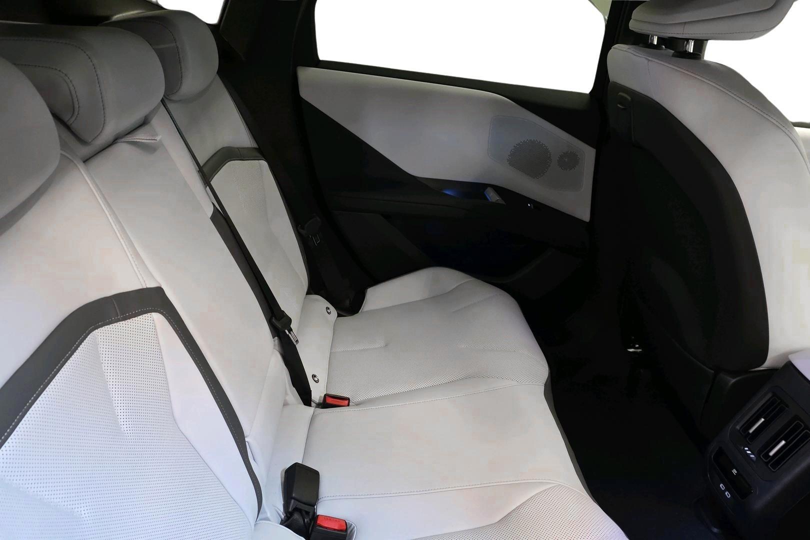 BMW iX3 2026