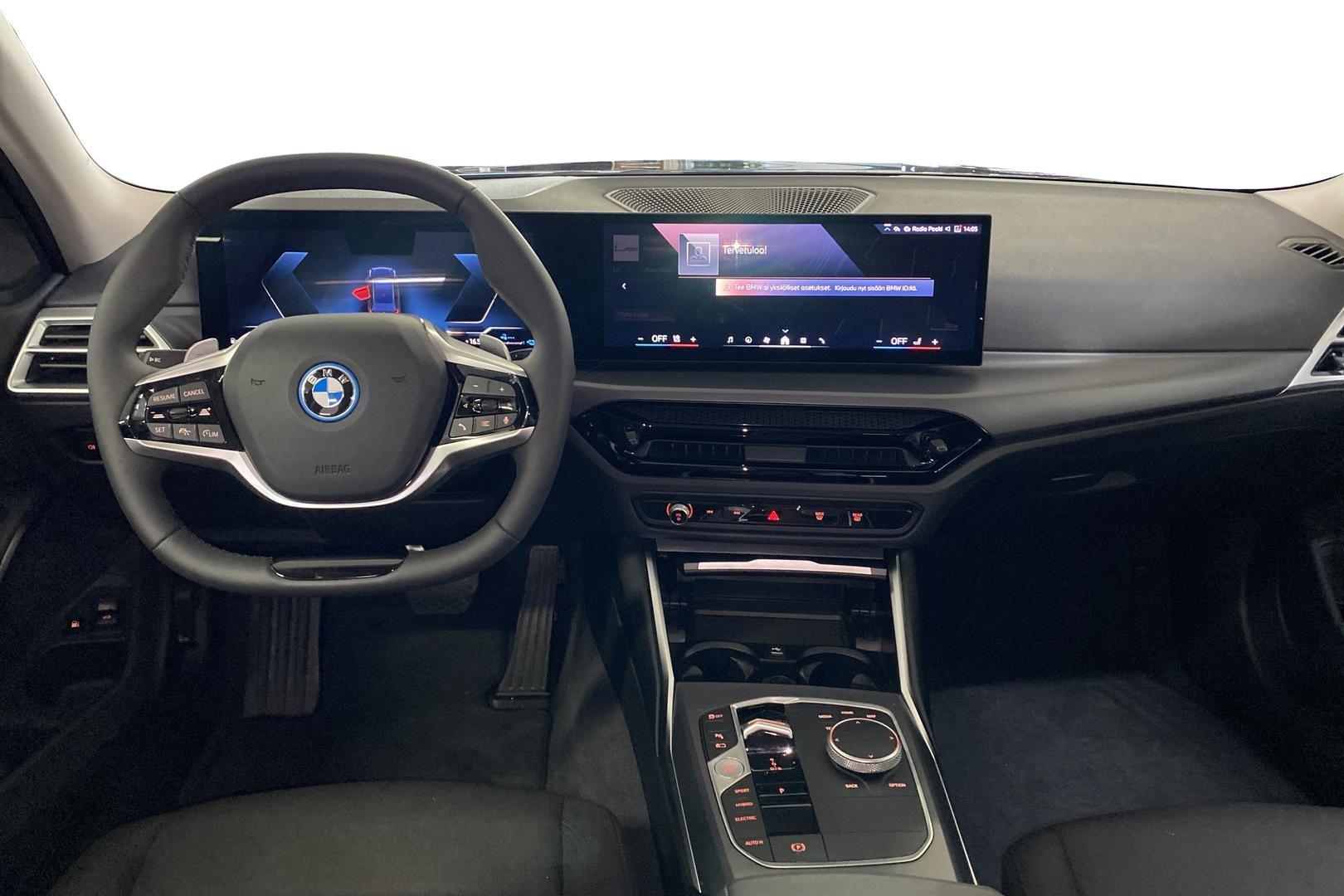 BMW 330 2025