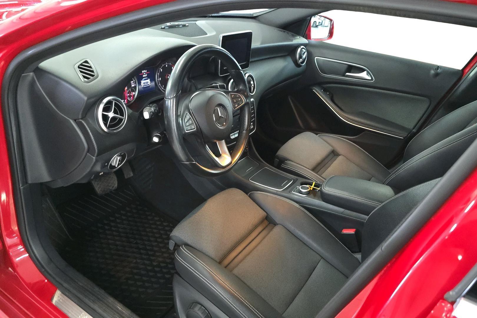 MERCEDES-BENZ A 2016