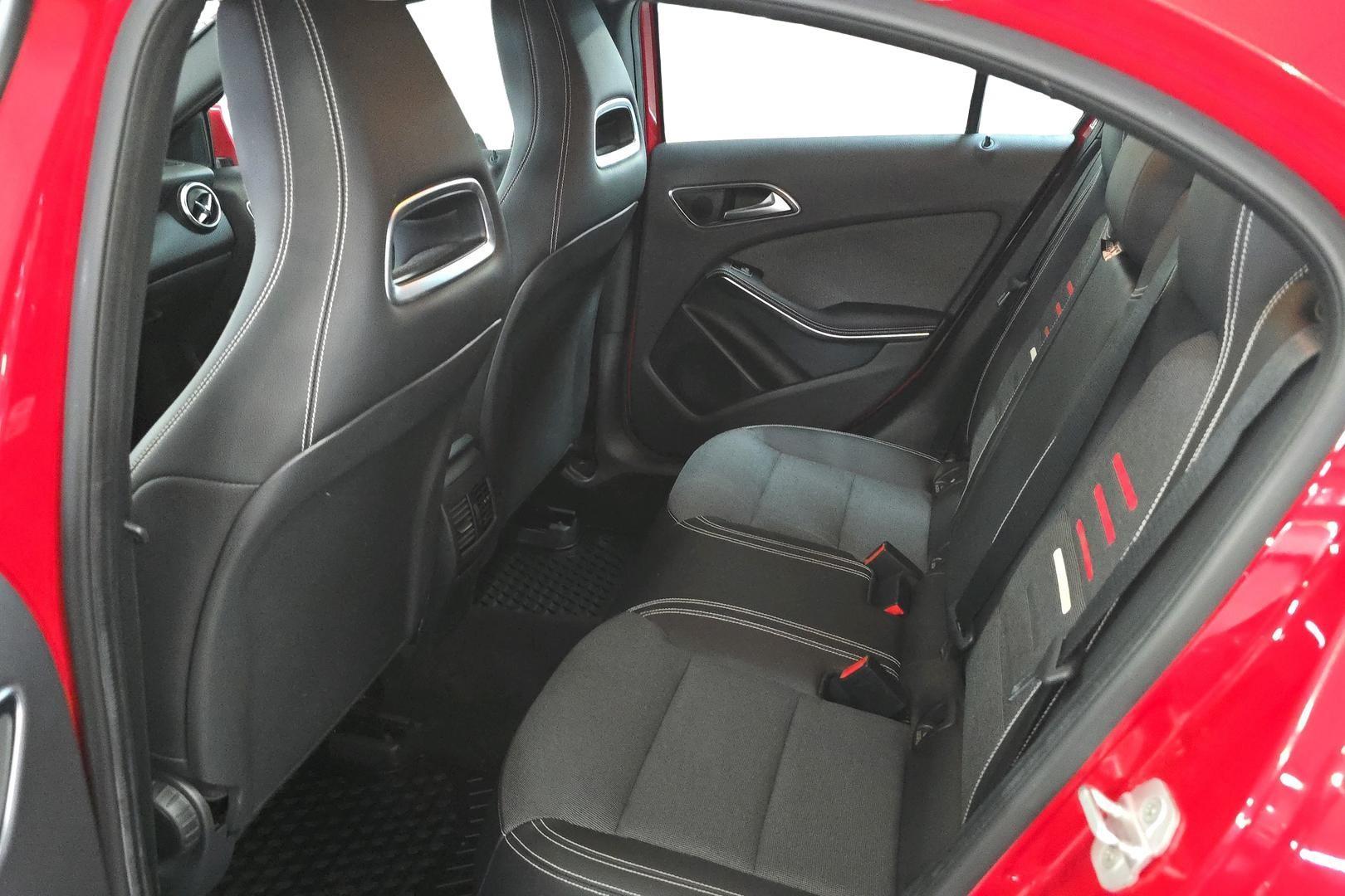 MERCEDES-BENZ A 2016