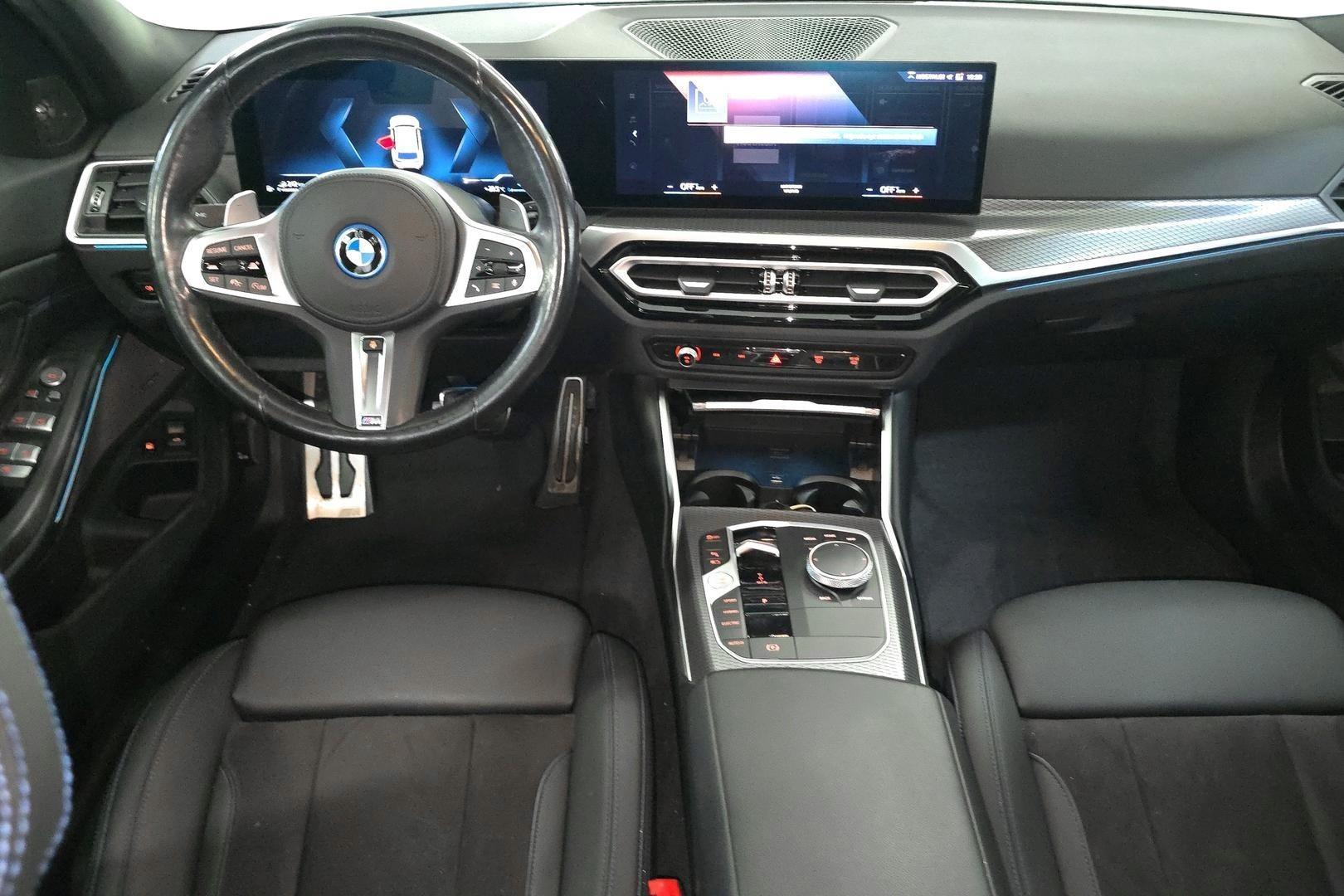BMW 330 2023