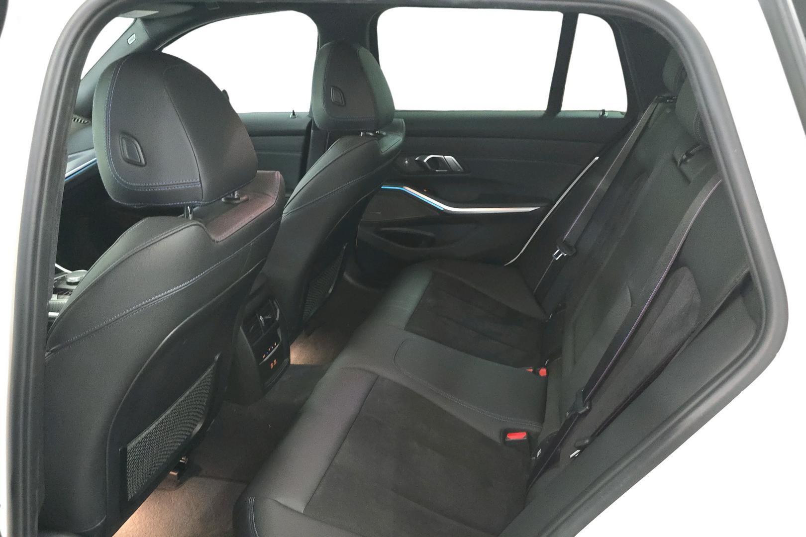 BMW 330 2023