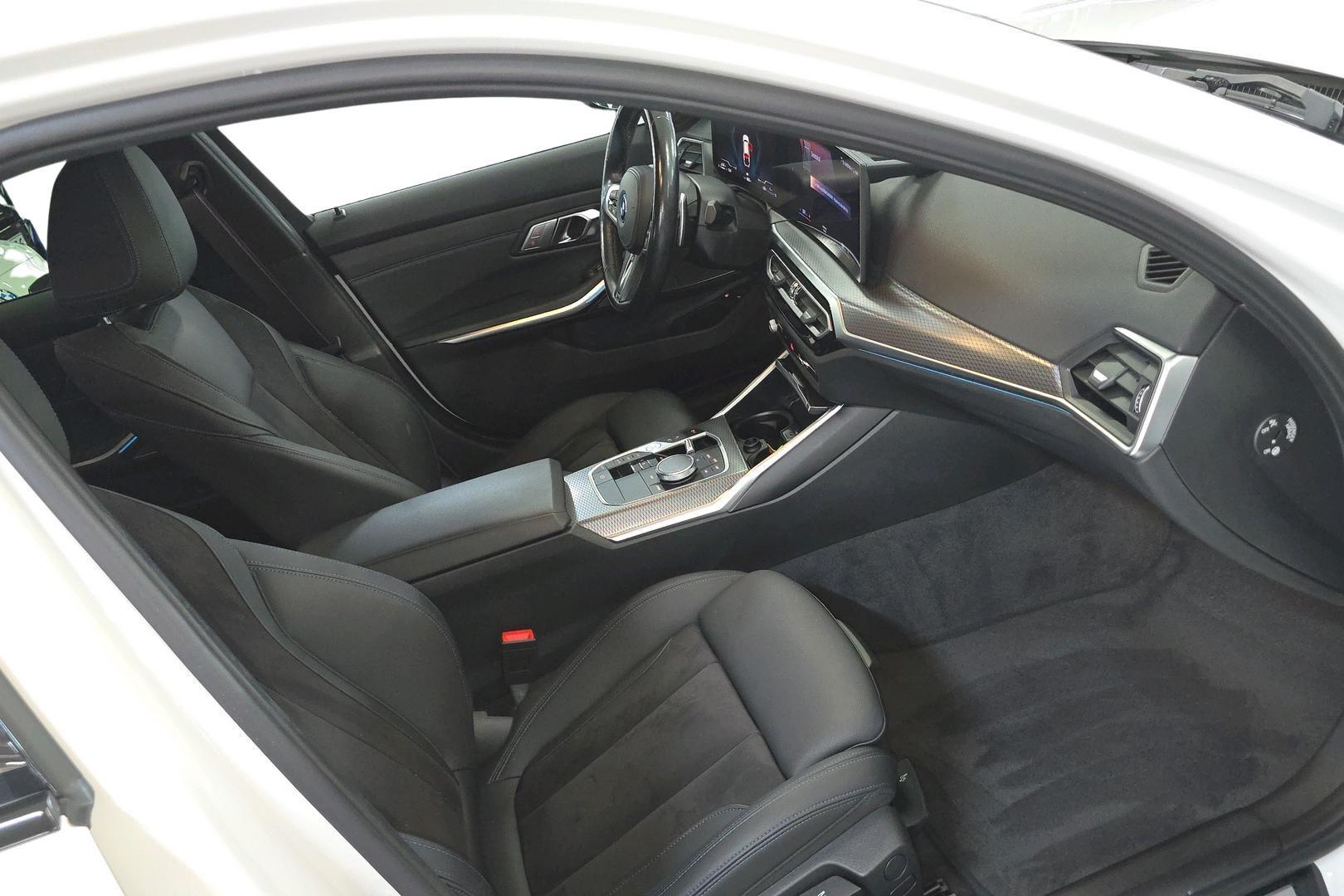 BMW 330 2023