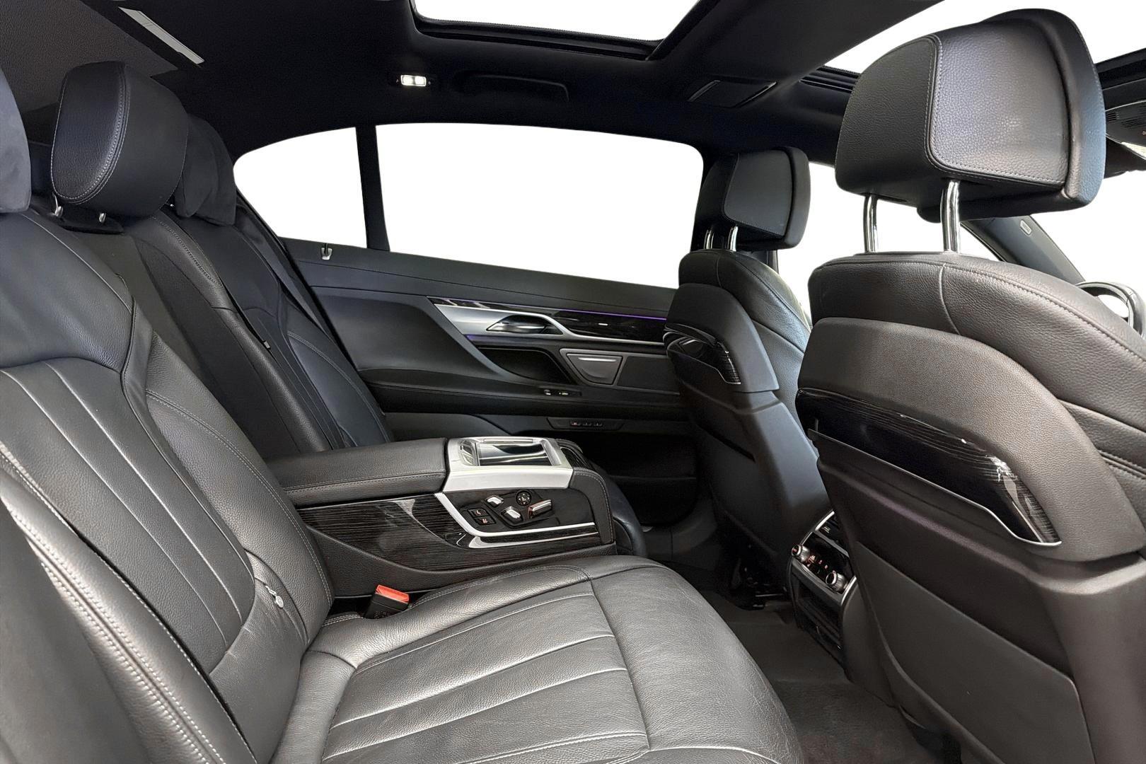 BMW 745 2019