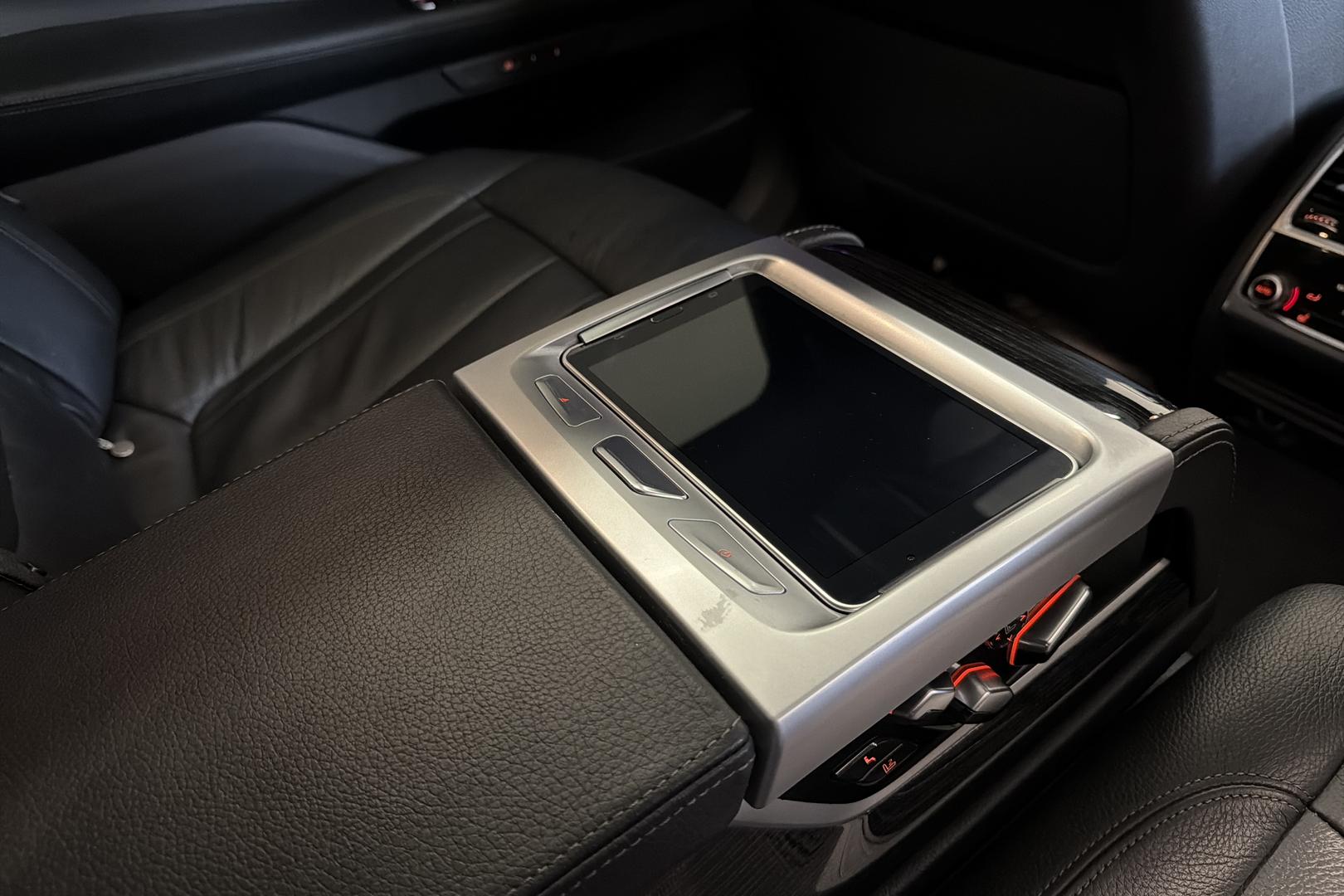 BMW 745 2019