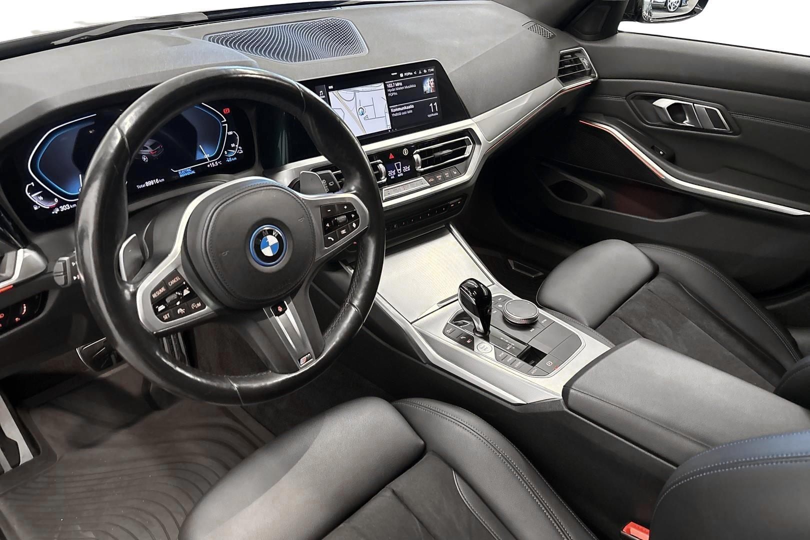 BMW 330 2022