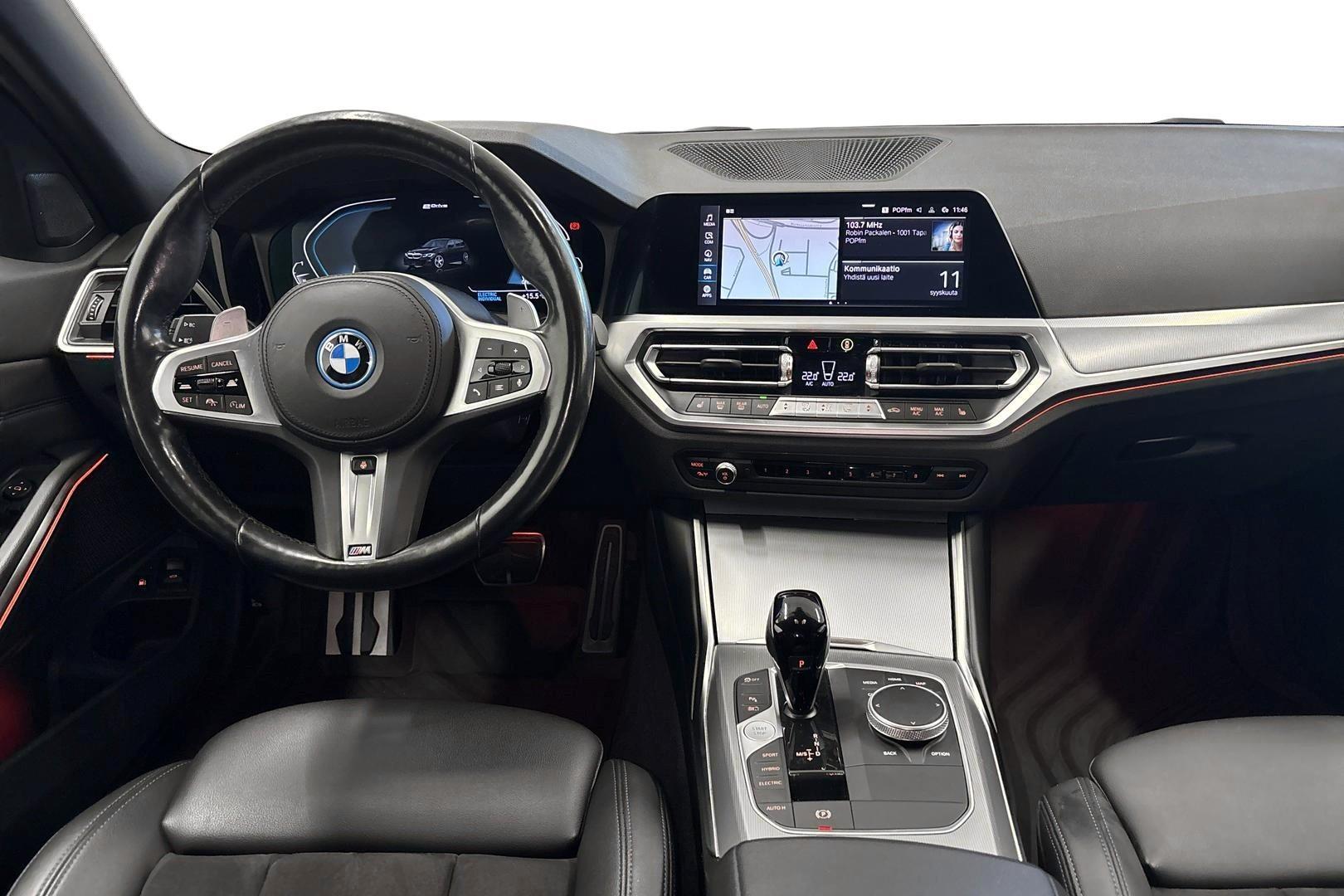 BMW 330 2022