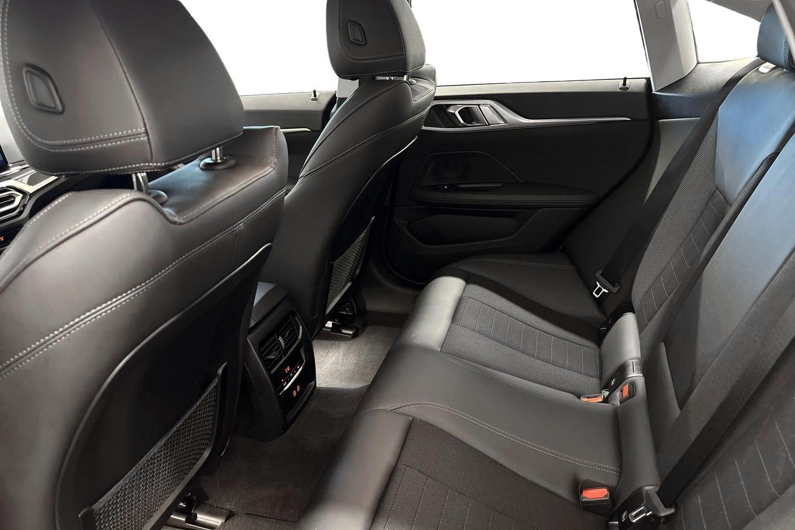 BMW i4 11