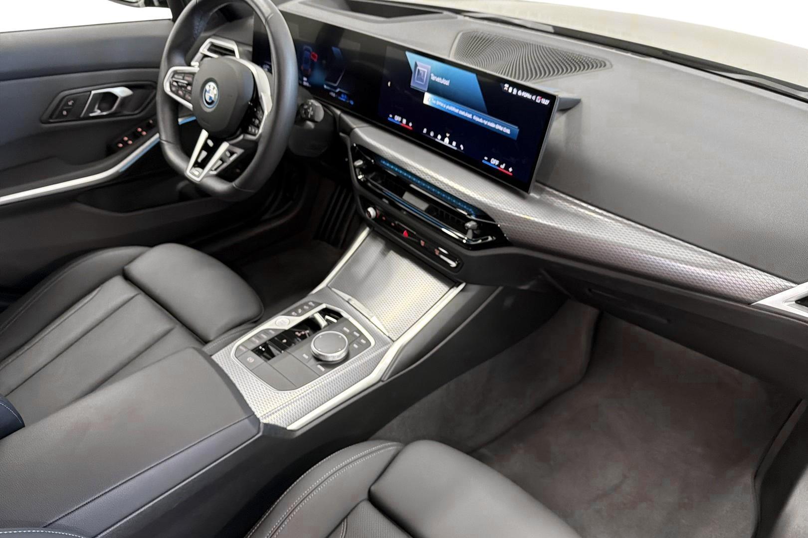 BMW 330 2025