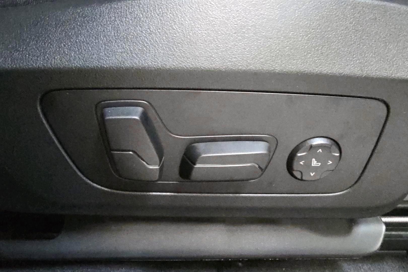 BMW iX1 13